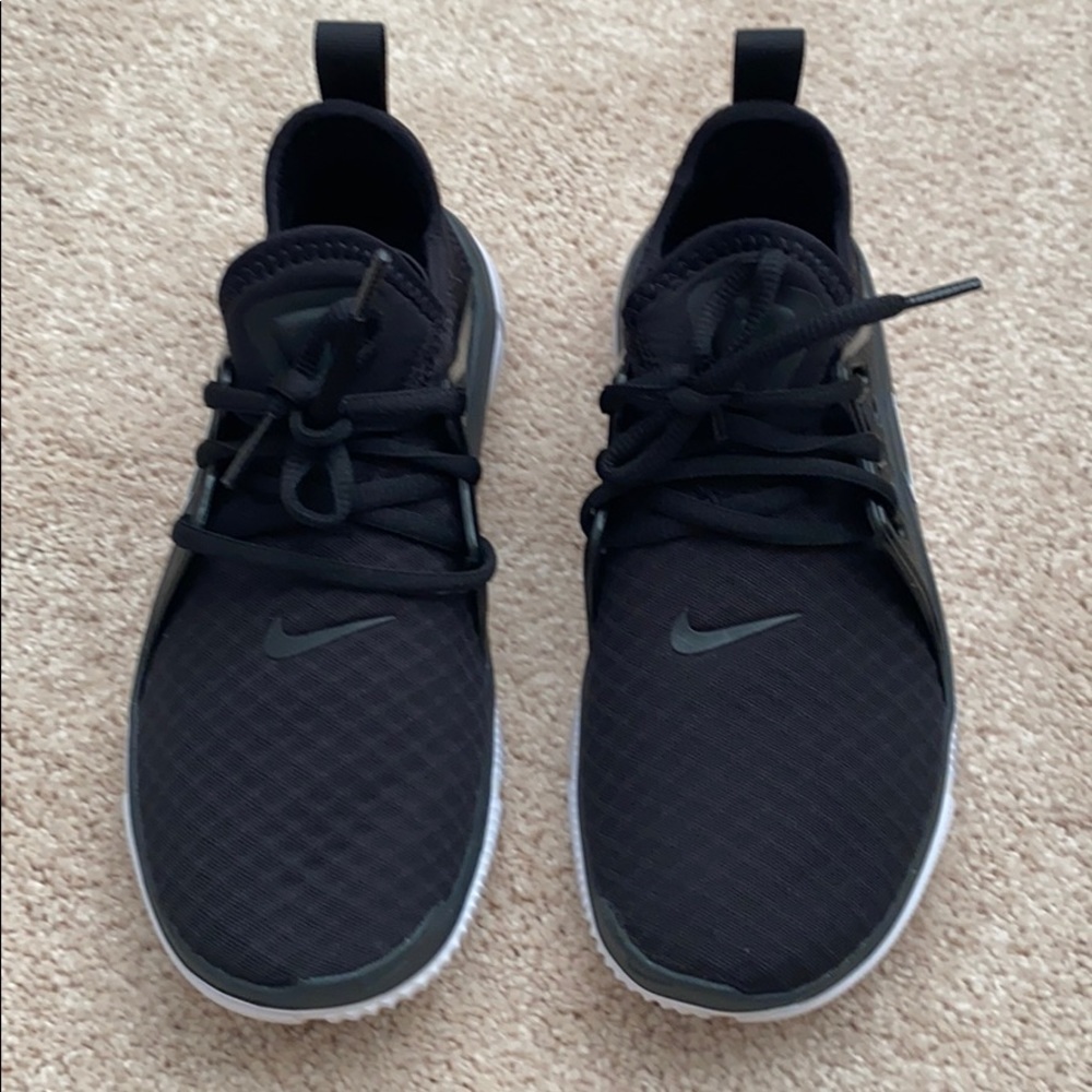Nike tennis shoes